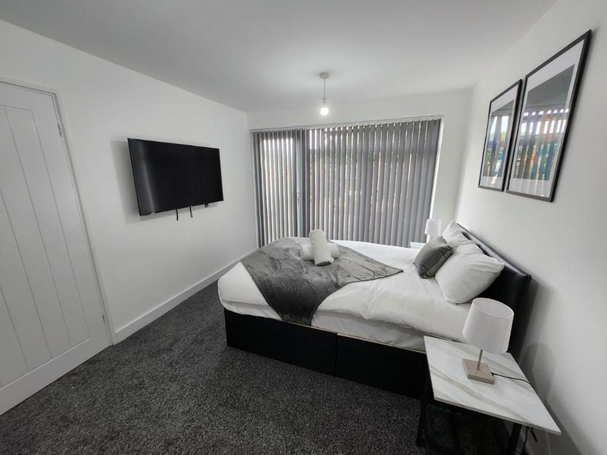 4 Bedroom 2 Bathroom Shared House - Near Bhx And Nec Birmingham Dış mekan fotoğraf