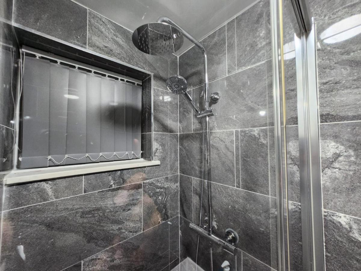 4 Bedroom 2 Bathroom Shared House - Near Bhx And Nec Birmingham Dış mekan fotoğraf