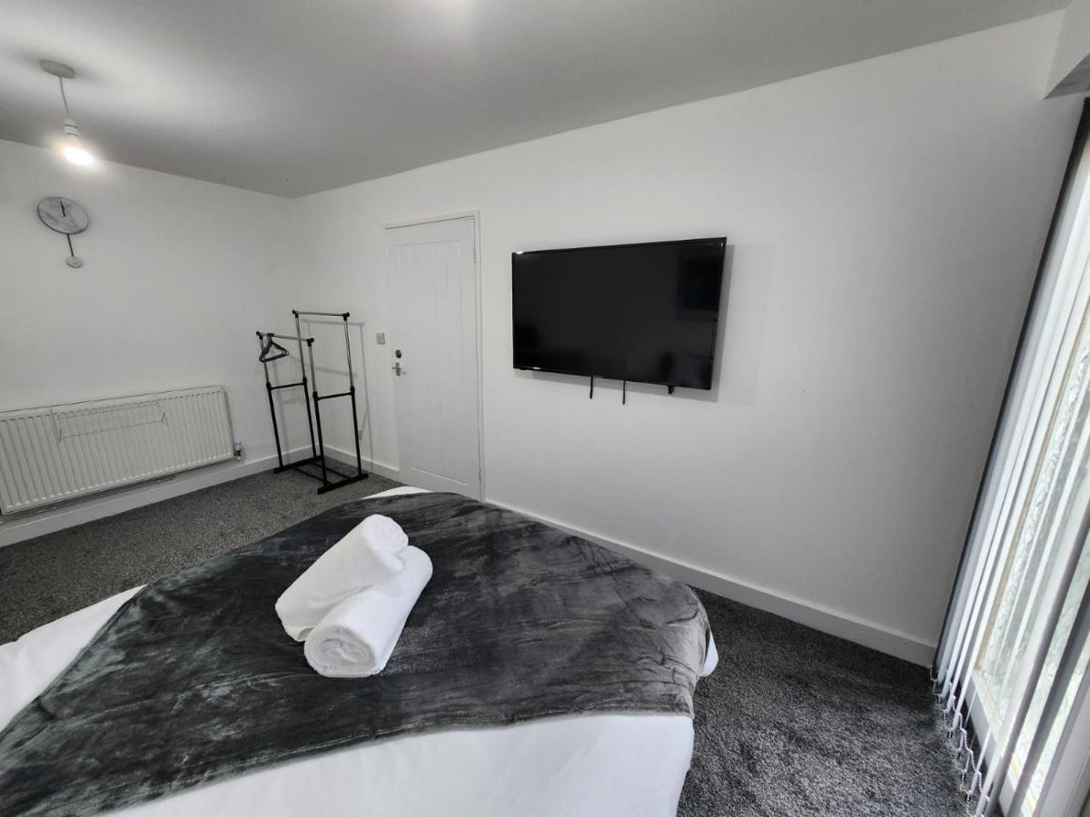 4 Bedroom 2 Bathroom Shared House - Near Bhx And Nec Birmingham Dış mekan fotoğraf