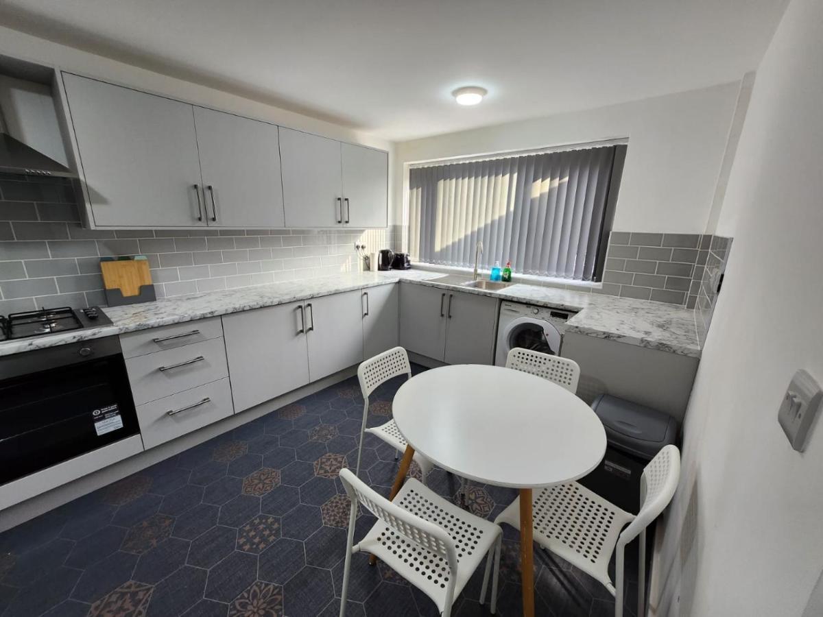 4 Bedroom 2 Bathroom Shared House - Near Bhx And Nec Birmingham Dış mekan fotoğraf