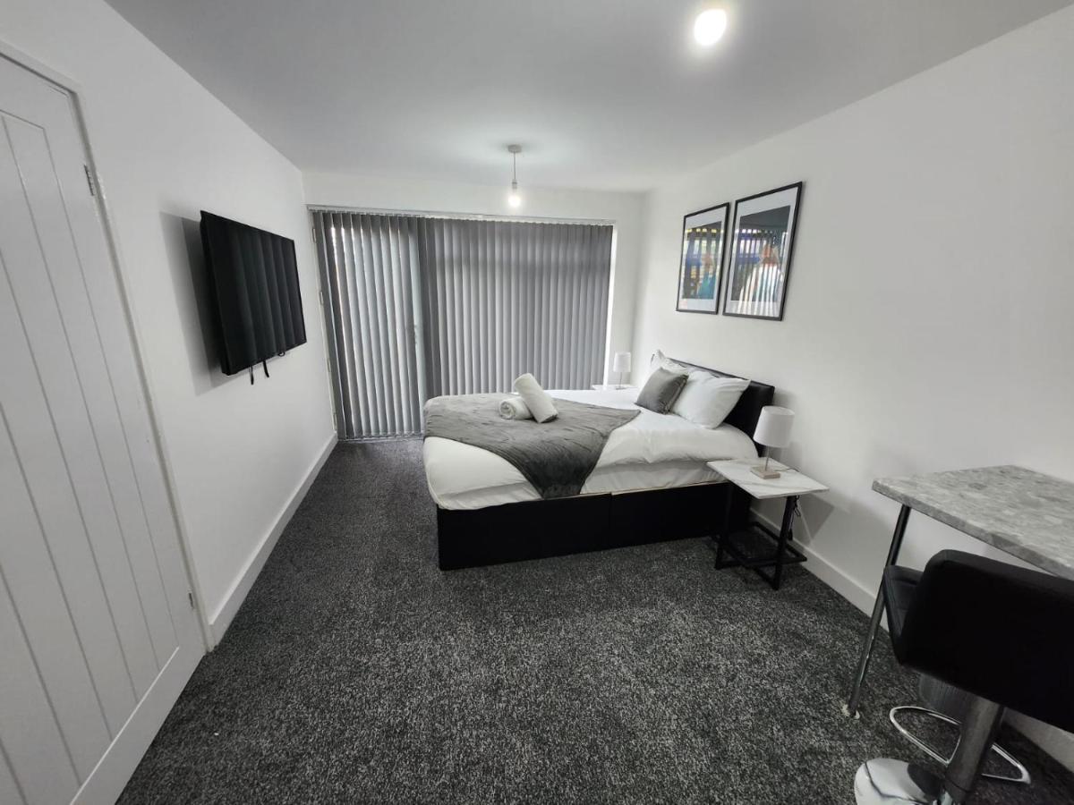 4 Bedroom 2 Bathroom Shared House - Near Bhx And Nec Birmingham Dış mekan fotoğraf