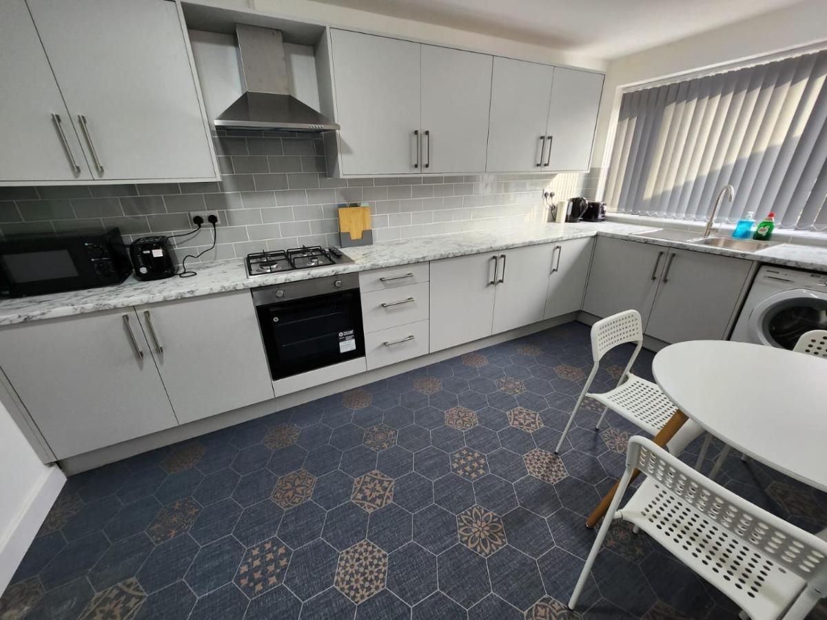 4 Bedroom 2 Bathroom Shared House - Near Bhx And Nec Birmingham Dış mekan fotoğraf