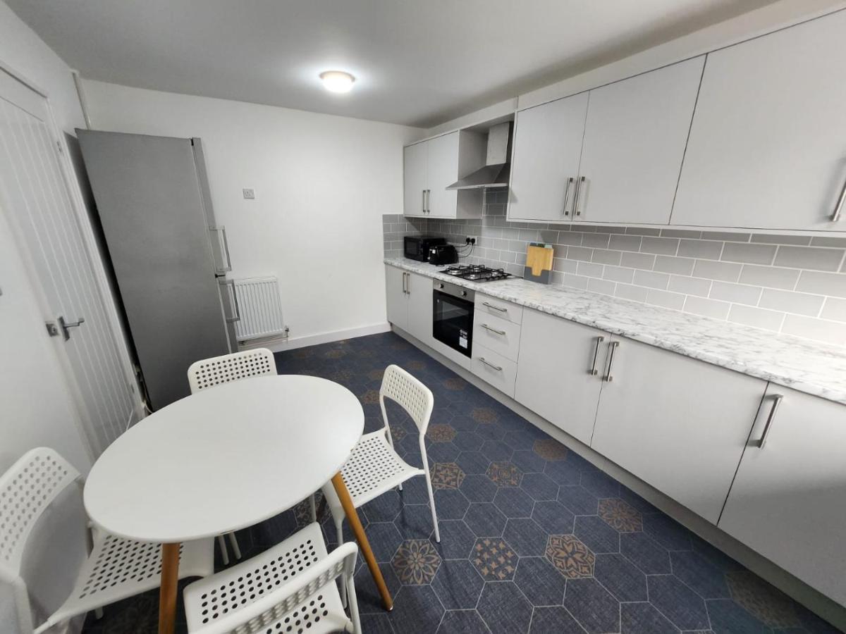 4 Bedroom 2 Bathroom Shared House - Near Bhx And Nec Birmingham Dış mekan fotoğraf