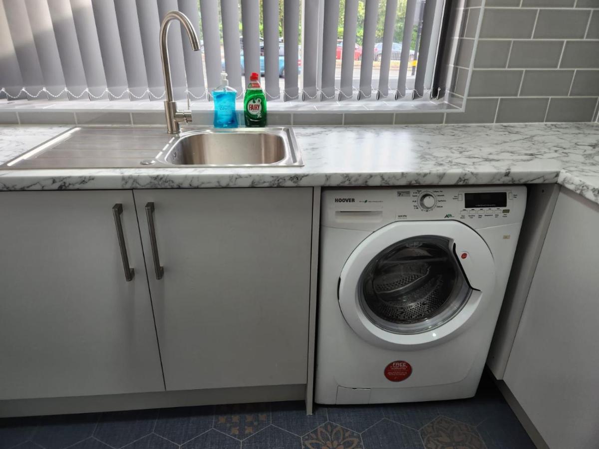 4 Bedroom 2 Bathroom Shared House - Near Bhx And Nec Birmingham Dış mekan fotoğraf