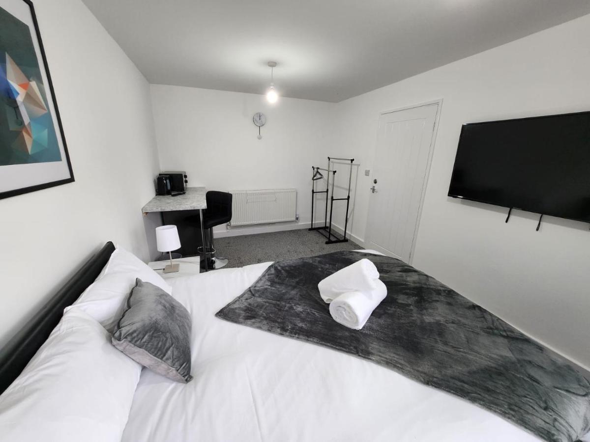 4 Bedroom 2 Bathroom Shared House - Near Bhx And Nec Birmingham Dış mekan fotoğraf
